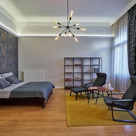 Nanirol Apartment At Gellert Bath Budapest Bagian luar foto