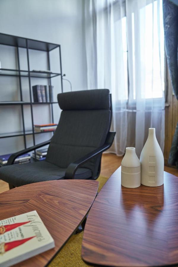 Nanirol Apartment At Gellert Bath Budapest Bagian luar foto