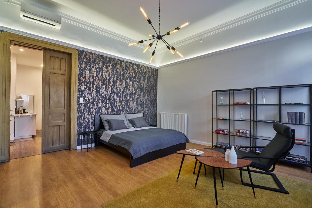 Nanirol Apartment At Gellert Bath Budapest Bagian luar foto