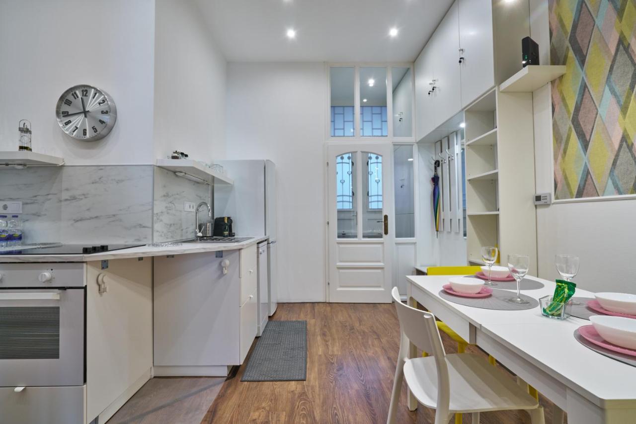 Nanirol Apartment At Gellert Bath Budapest Bagian luar foto
