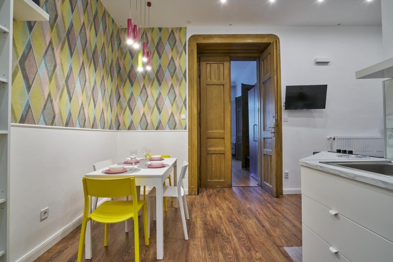 Nanirol Apartment At Gellert Bath Budapest Bagian luar foto