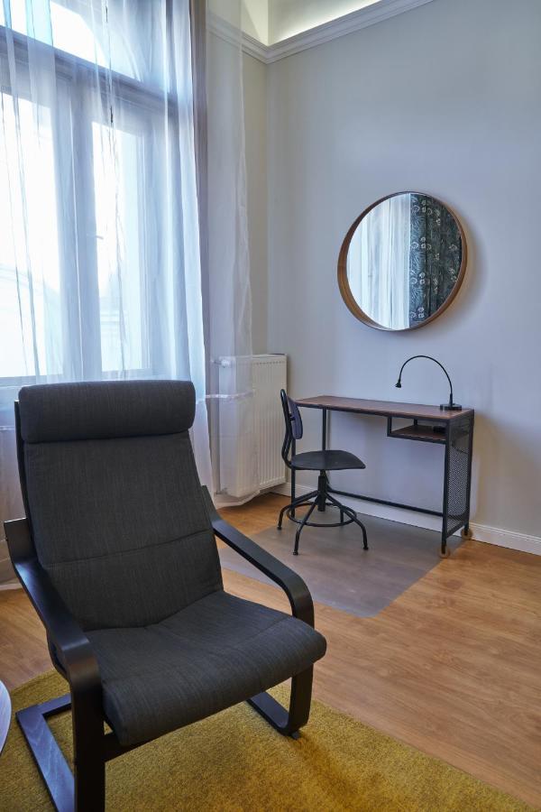 Nanirol Apartment At Gellert Bath Budapest Bagian luar foto