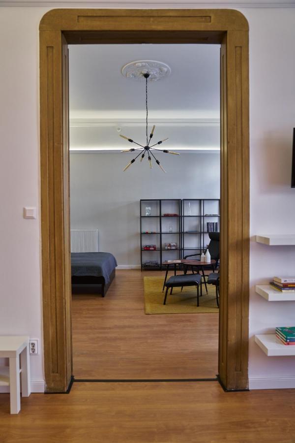 Nanirol Apartment At Gellert Bath Budapest Bagian luar foto