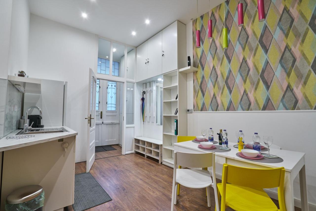 Nanirol Apartment At Gellert Bath Budapest Bagian luar foto