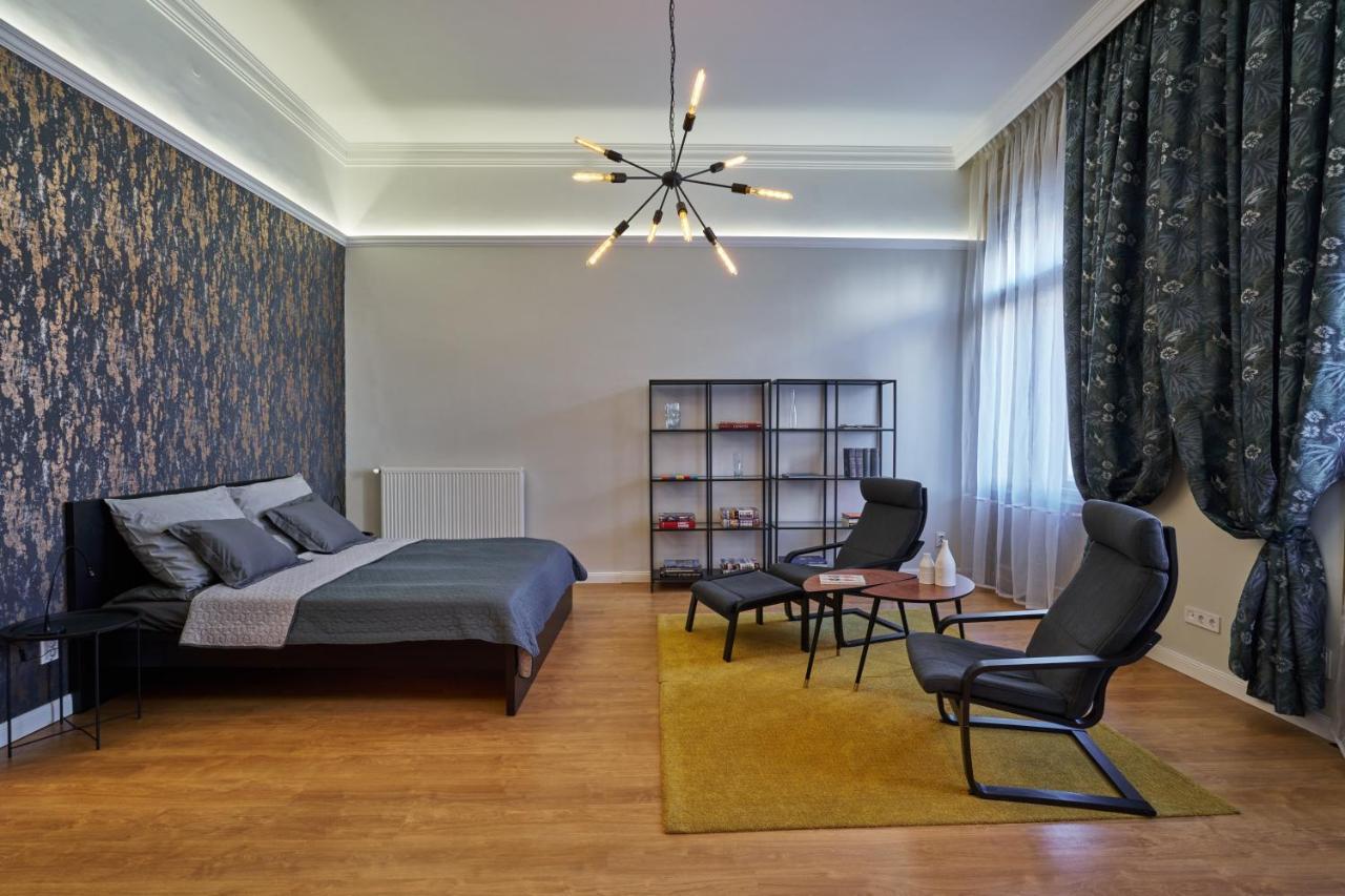 Nanirol Apartment At Gellert Bath Budapest Bagian luar foto