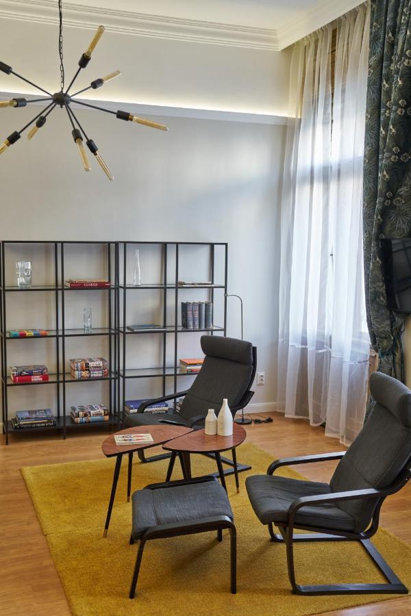 Nanirol Apartment At Gellert Bath Budapest Bagian luar foto