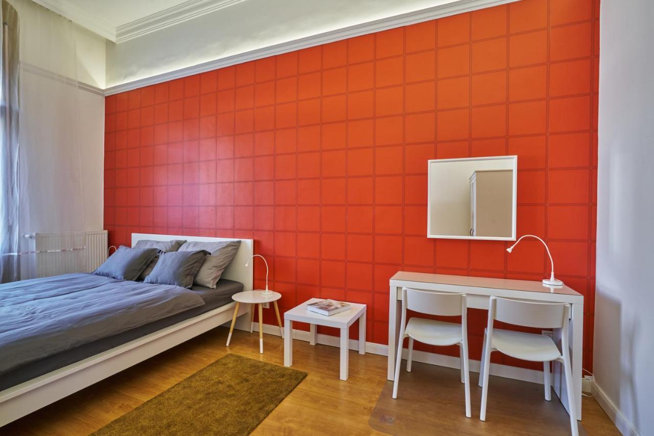 Nanirol Apartment At Gellert Bath Budapest Bagian luar foto