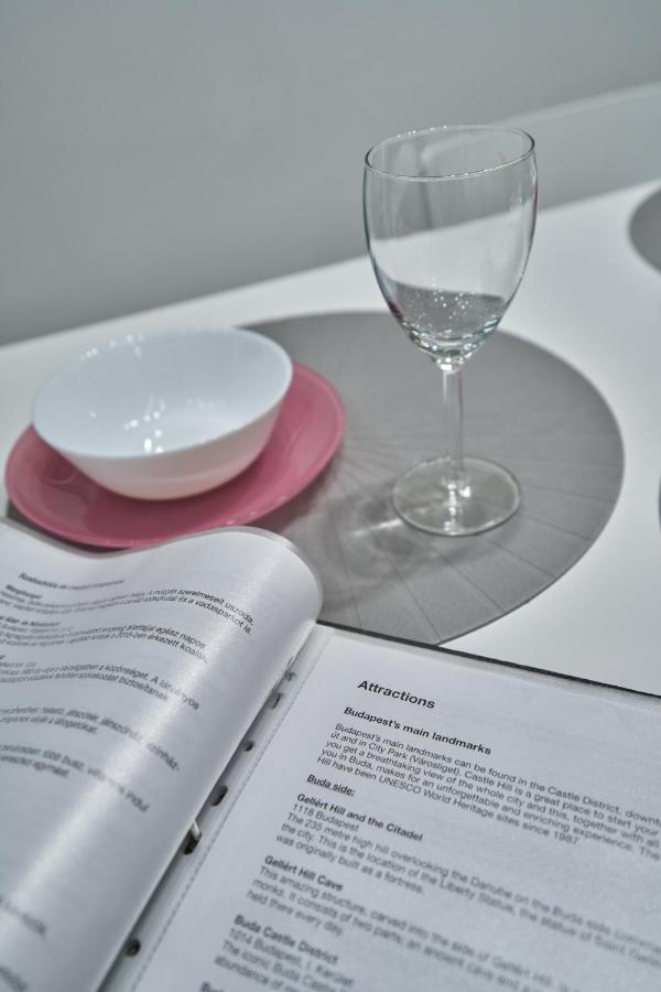 Nanirol Apartment At Gellert Bath Budapest Bagian luar foto