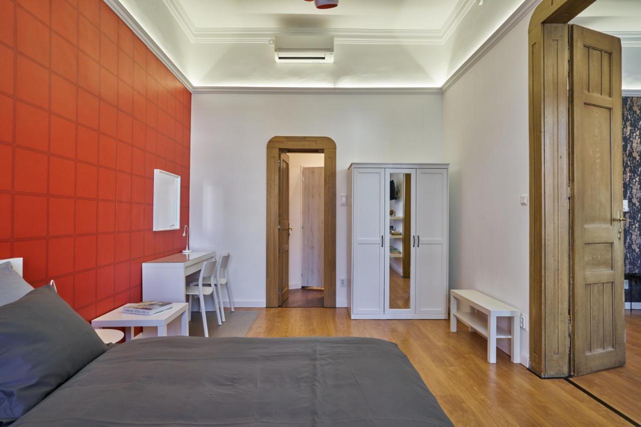 Nanirol Apartment At Gellert Bath Budapest Bagian luar foto