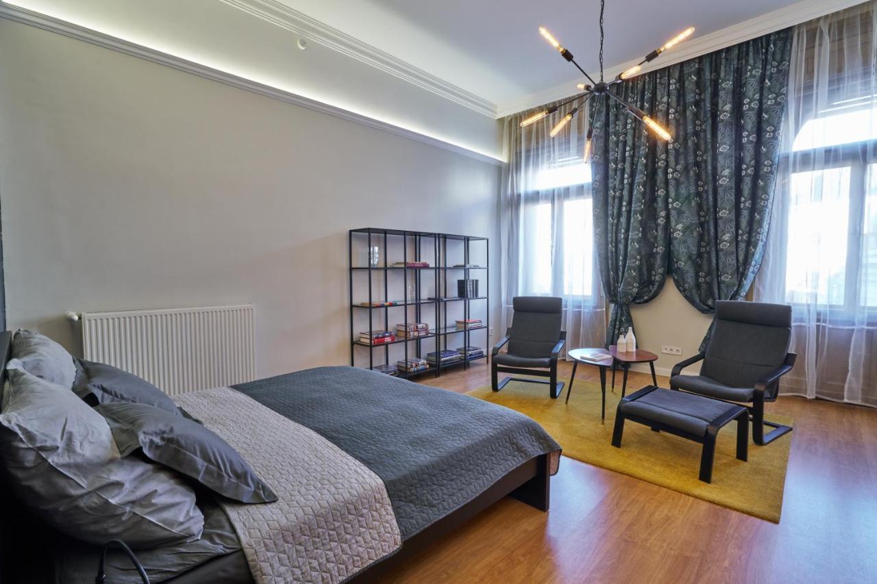 Nanirol Apartment At Gellert Bath Budapest Bagian luar foto