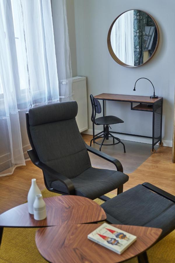 Nanirol Apartment At Gellert Bath Budapest Bagian luar foto