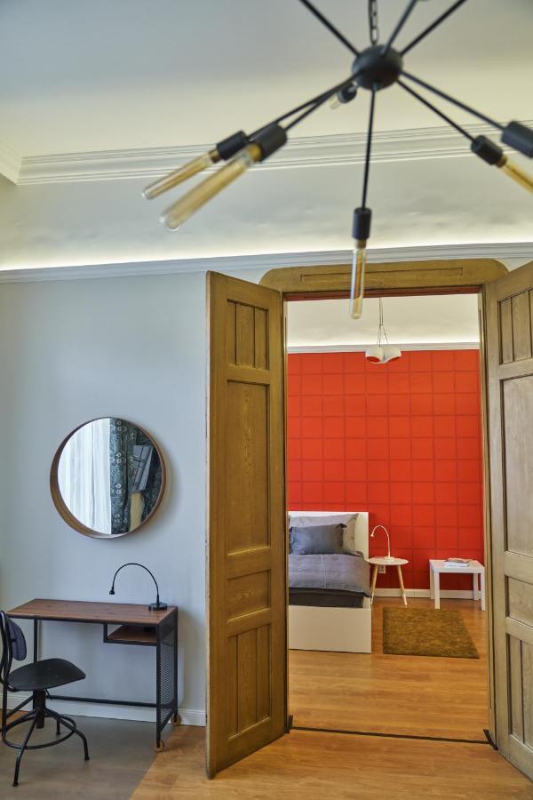 Nanirol Apartment At Gellert Bath Budapest Bagian luar foto