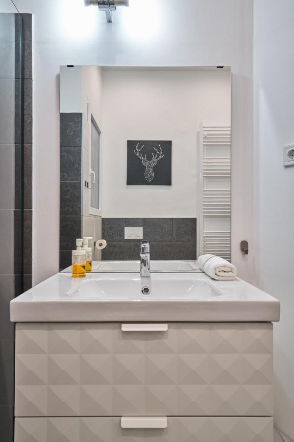 Nanirol Apartment At Gellert Bath Budapest Bagian luar foto