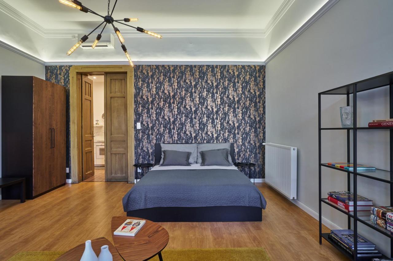 Nanirol Apartment At Gellert Bath Budapest Bagian luar foto