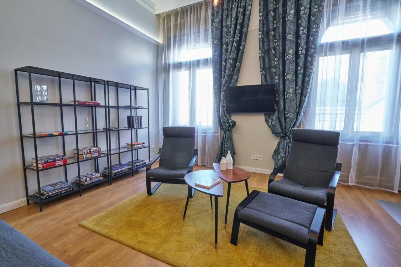 Nanirol Apartment At Gellert Bath Budapest Bagian luar foto