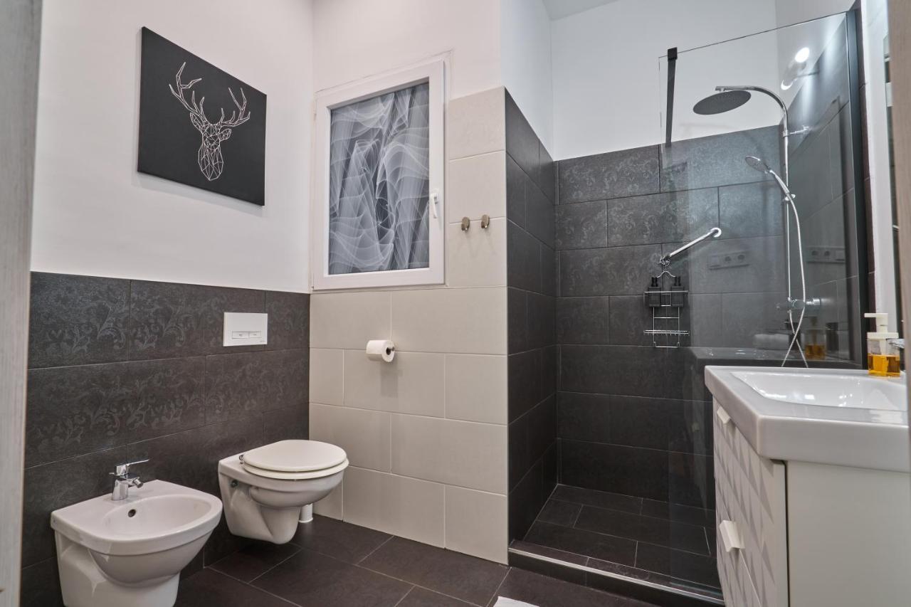 Nanirol Apartment At Gellert Bath Budapest Bagian luar foto