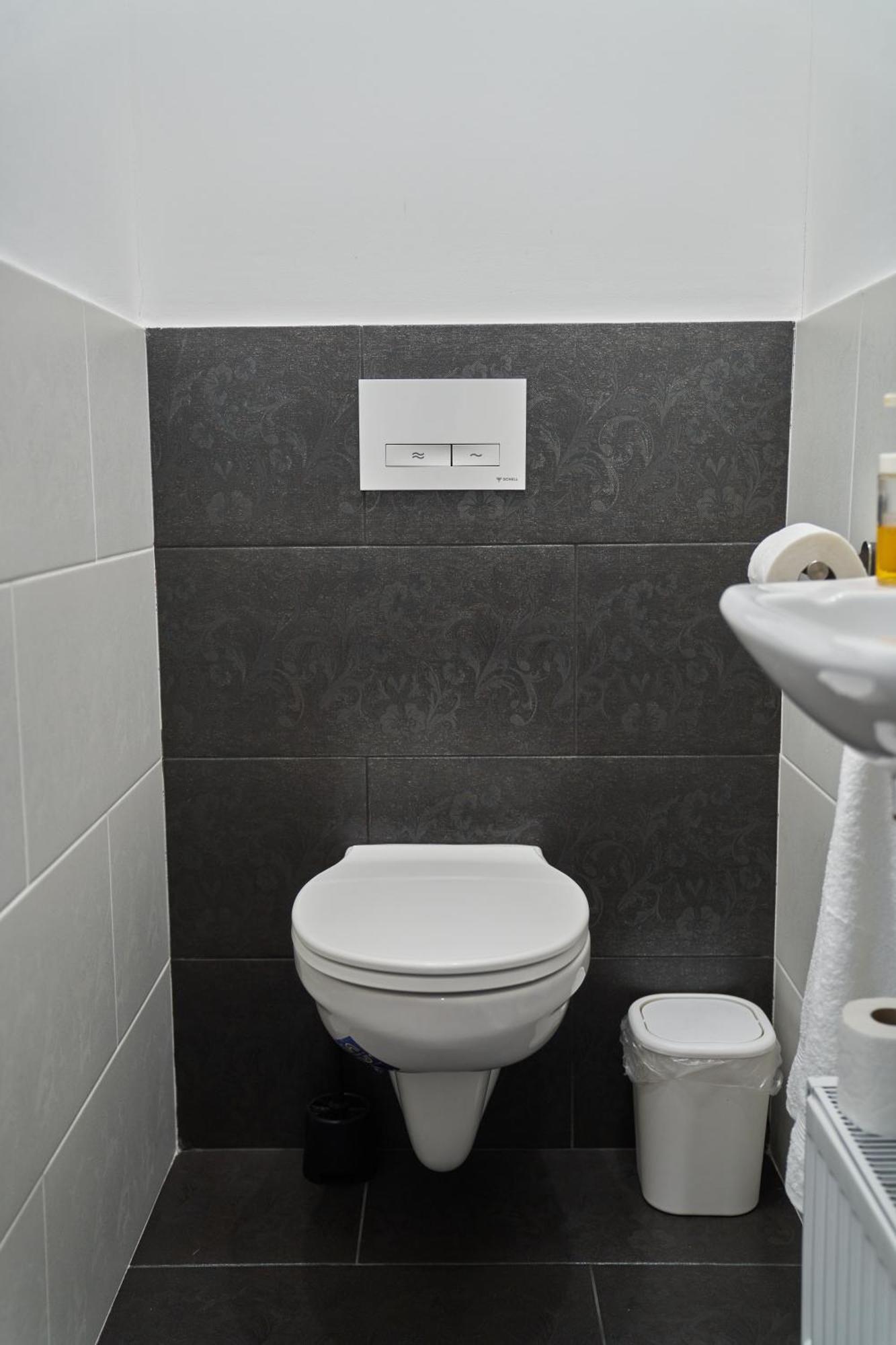 Nanirol Apartment At Gellert Bath Budapest Bagian luar foto