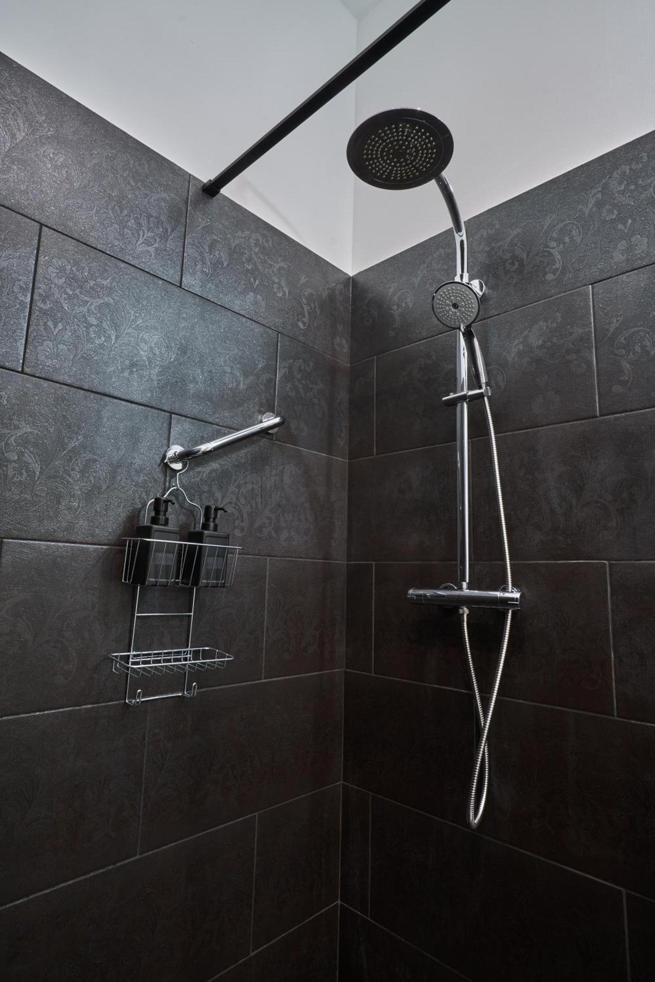 Nanirol Apartment At Gellert Bath Budapest Bagian luar foto